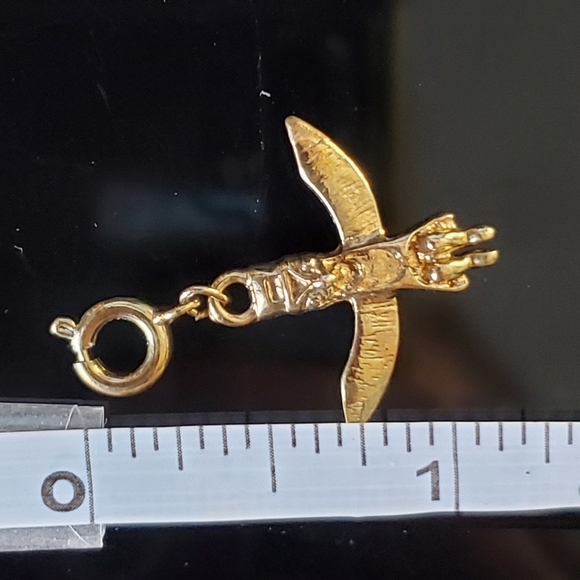 Vintage Diamond International Skagway Alaska totem charm Native America goldtone - Picture 4 of 4